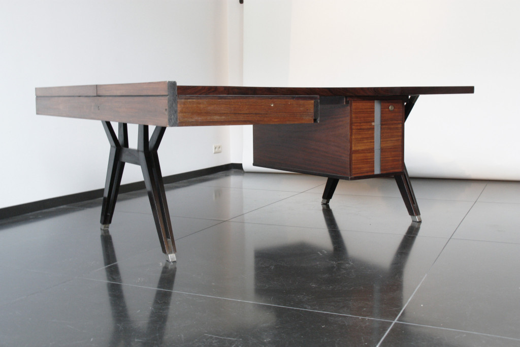 furniture rosewood desk by Ico Parisi